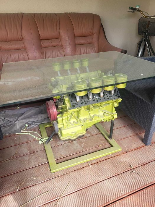 Stolik z silnika V8