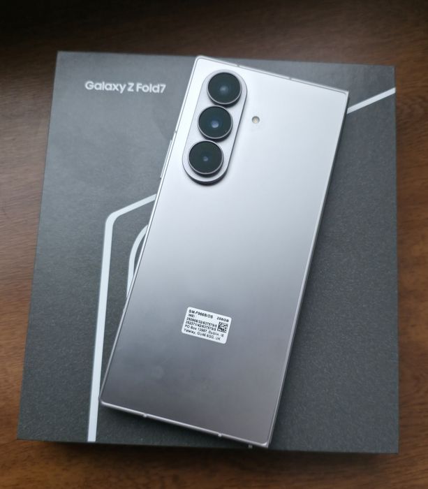 Samsung Galaxy Fold 7 256GB srebrny komplet GW
