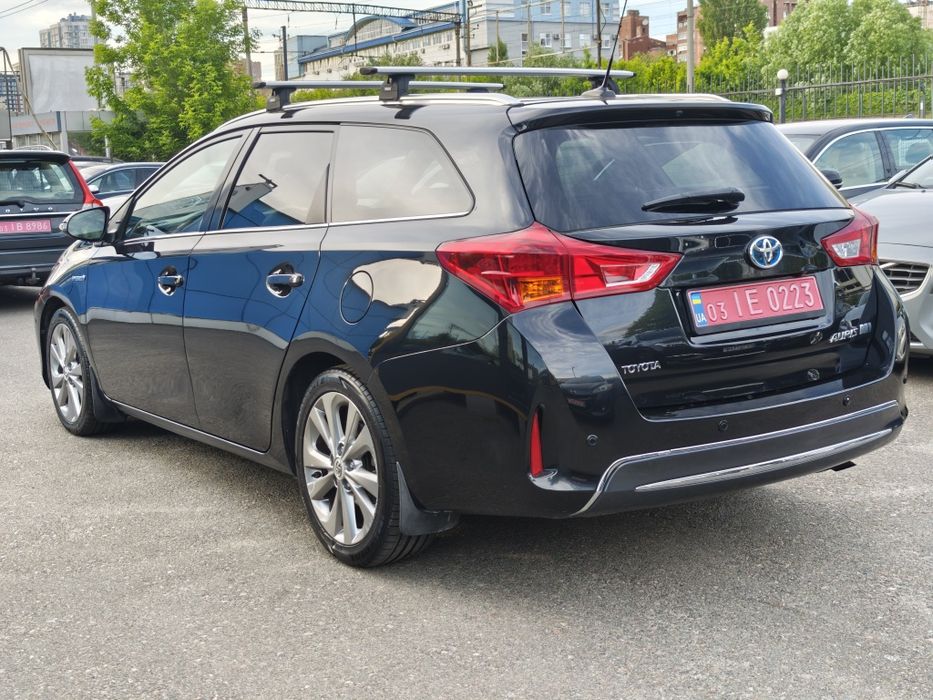 TOYOTA AURIS HYBRID 1,8 бенз+електро  2014 ІДЕАЛ ВІДЕО