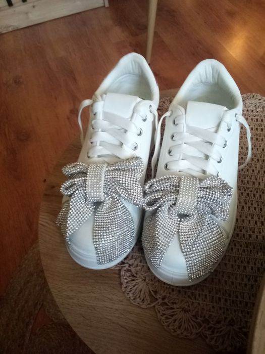 Sneakersy platforma kokardka cyrkonie 37