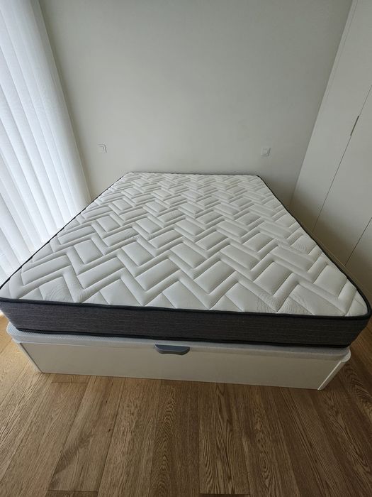 Cama  casal com arrumacao + colchao 1.60 cm x 2.00 cm