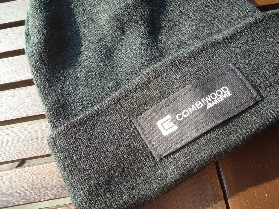 czarna czapka zimowa na uszy prosta klasyczna