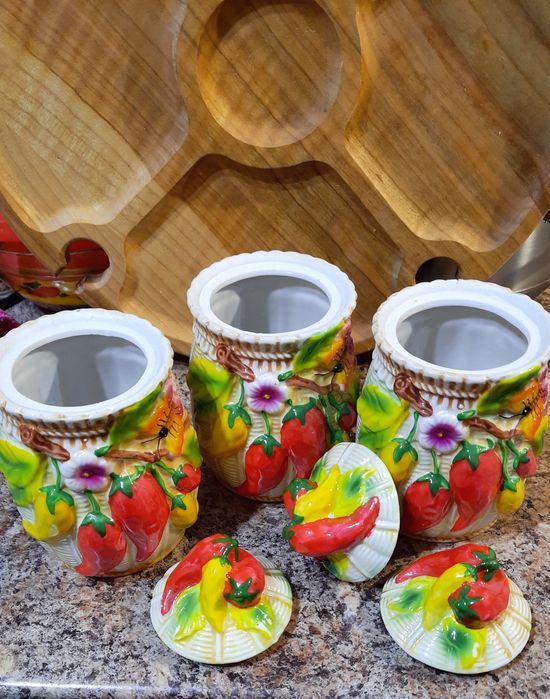 Оригінальні керамічні  баночки  0.5 л