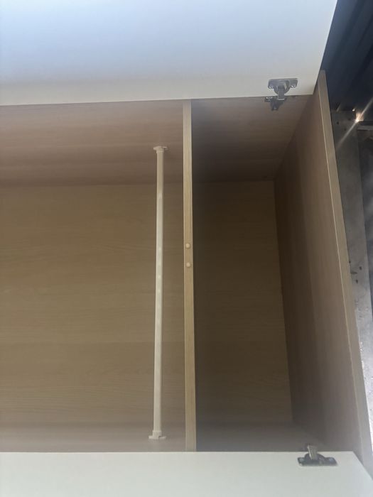 Biała drewniana szafa 190x80