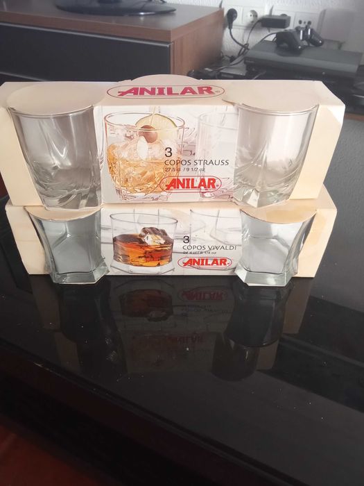 Vendo 2 conjuntos de copos de whisky da marca anilar novos