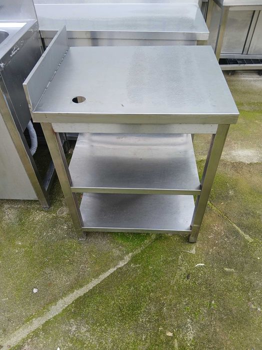 Bancadas de inox com diversas medidas.