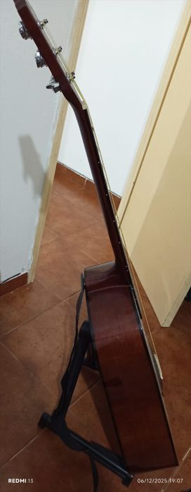 Violão com cordas de aço