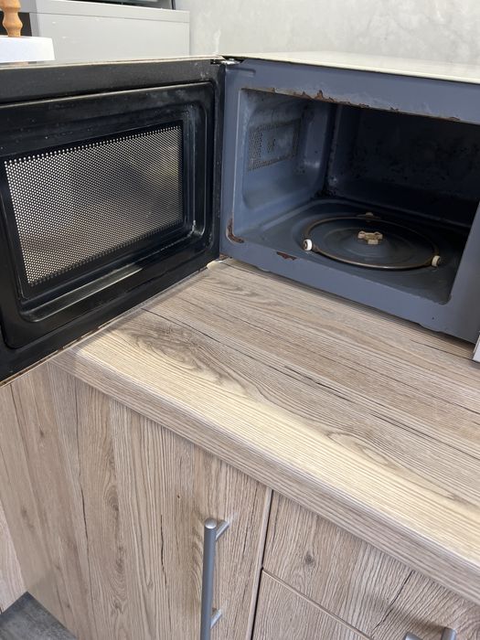 Kuchenka mikrofalowa Sharp, elektroniczna