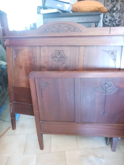Cama de casal arte nova