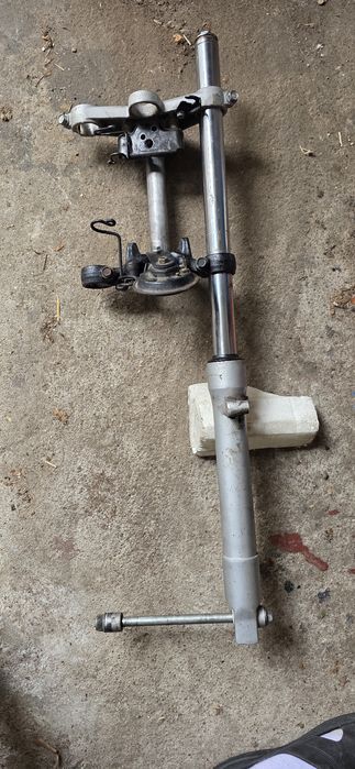 Lewa laga Honda CBR 125 JC34 + półka + oś przednia