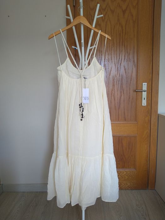 Vestido da Zara cor creme