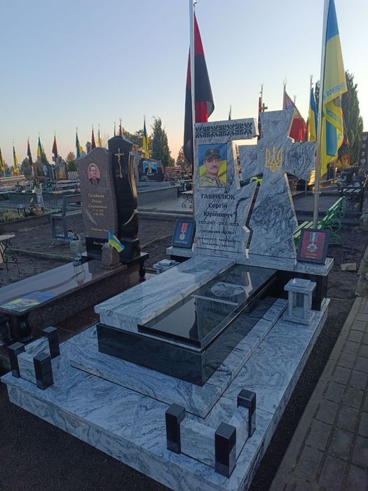 Памʼятники з Граніту