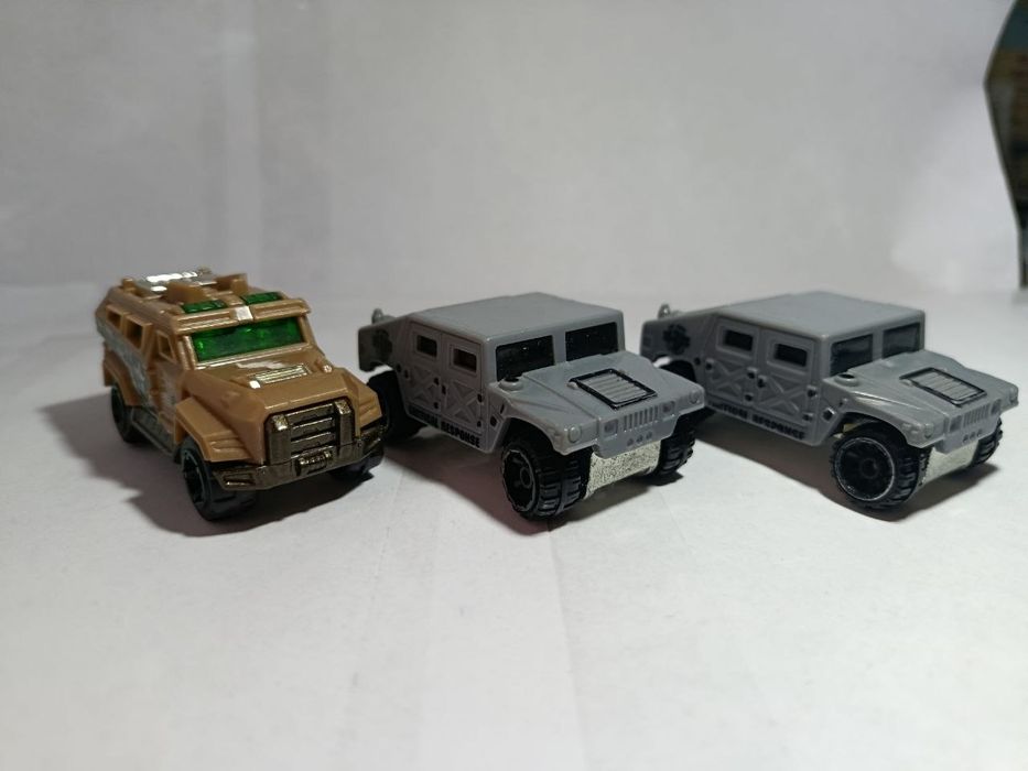 Лот машинок Hotwheels / Metal Machines "Броньовики": Metal Machines Броньвик ; Hotwheels HUMVEE ; Hotwheels HUMVEE