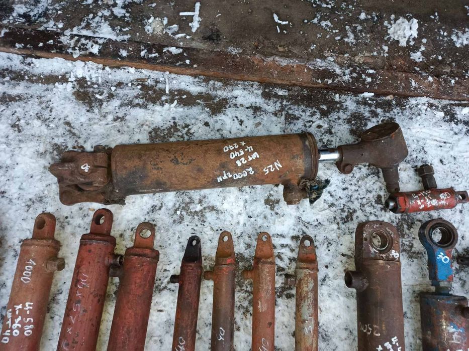 Продам гідроциліндр різних розмірів