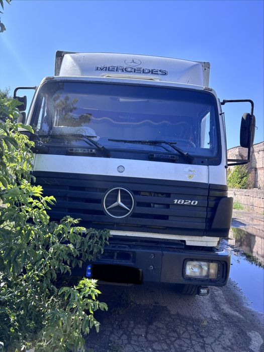 Продається  вантажний автомобіль фургон Mercedes 1820