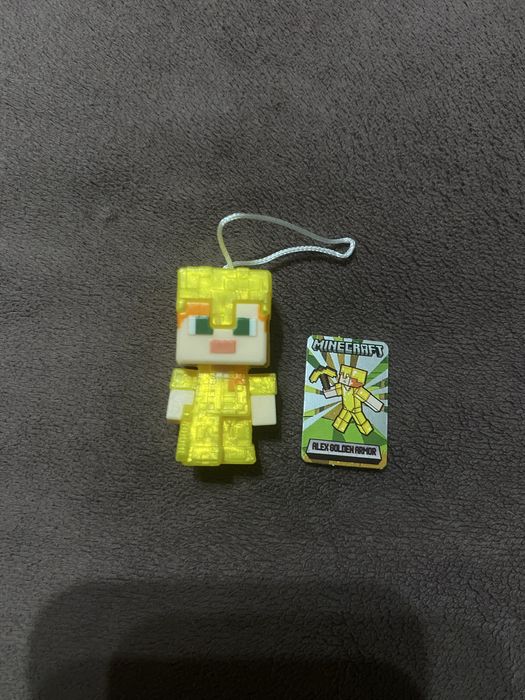Minecraft Kinder Joy – Alex w Złotej Zbroi (Golden Armor)