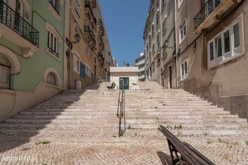 Charme Clássico | 185 m² | Varanda | Estrela - Lisboa