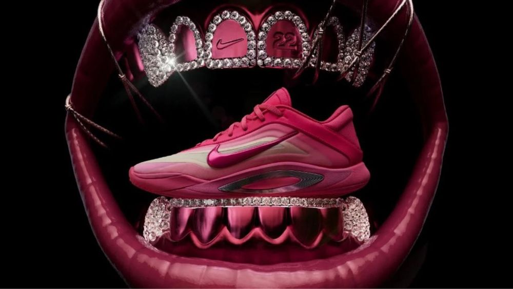 Рожеві кросовки Nike