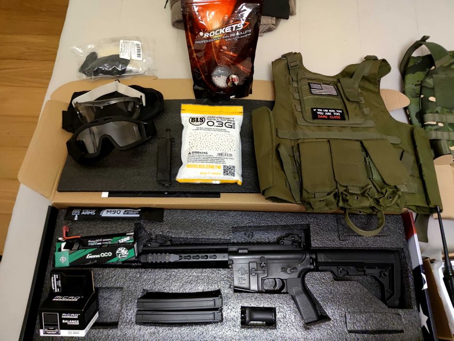 Arma airsoft + equipamento
