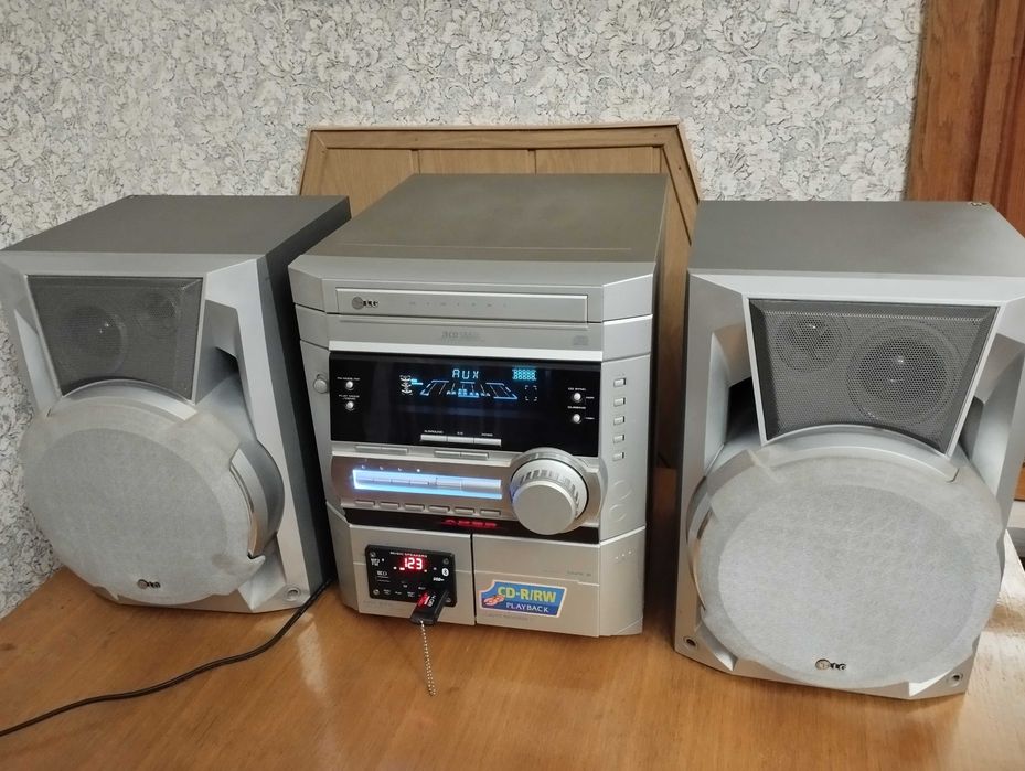 Музыкальный центр LG FFH- 879