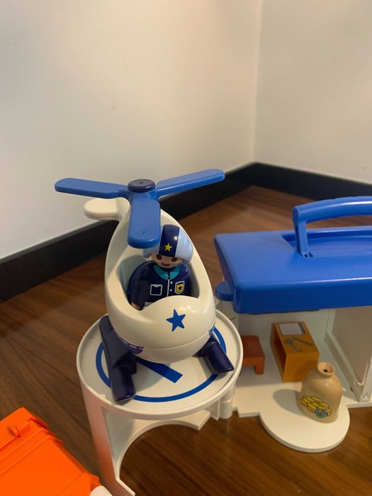 Playmobil Junior esquadra de polícia + camião do lixo