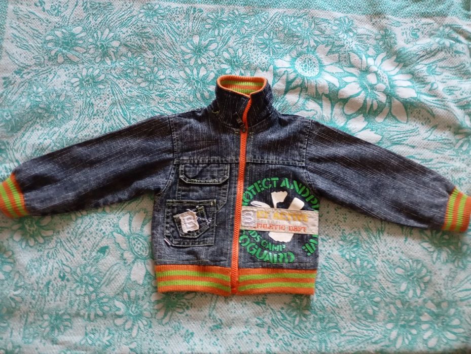 Продам джинсову куртку на хлопчика