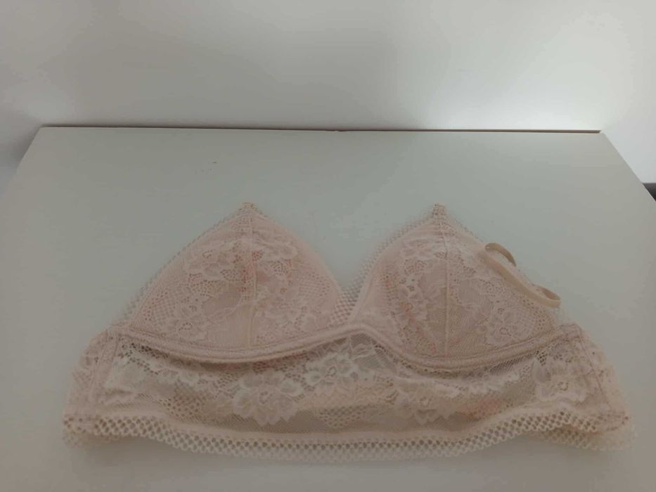 Koronkowy biustonosz bez fiszbin bielizna z wycięciami bezszwowa M