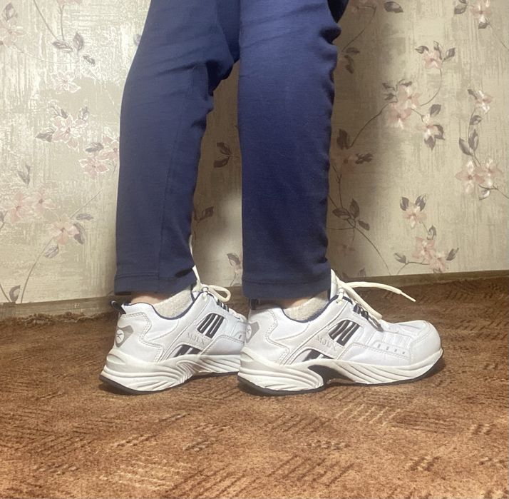 Кроссовки белые