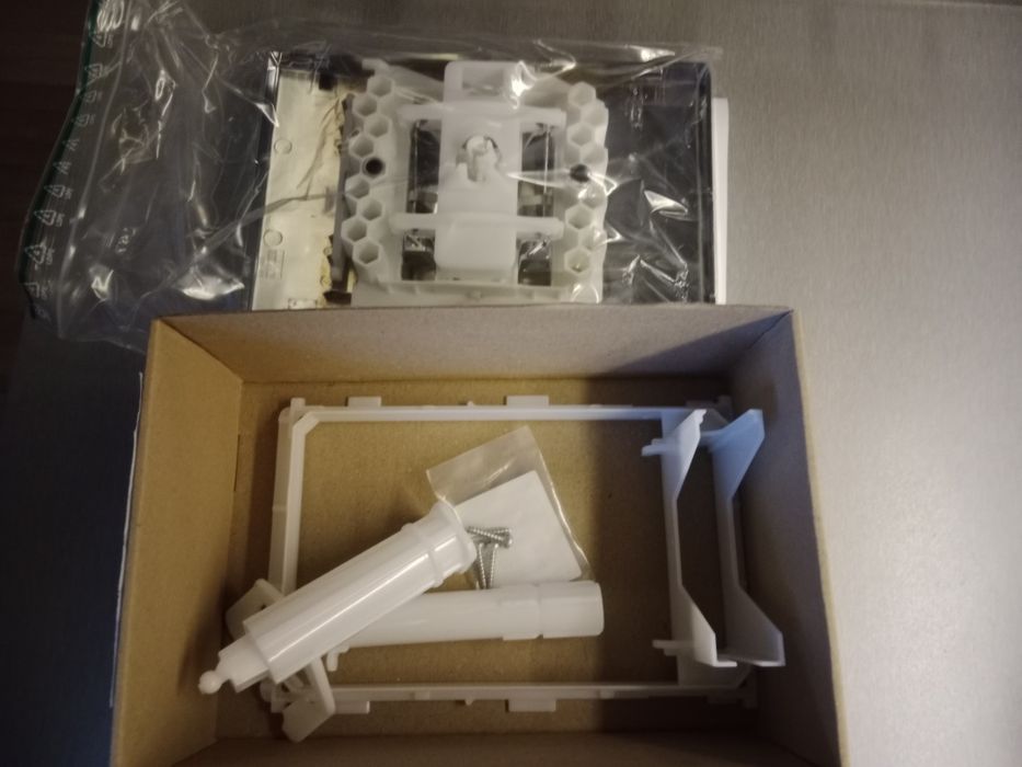 Przycisk KOŁO ECLIPSE do  spłuczki podtynkowej koło technik. I