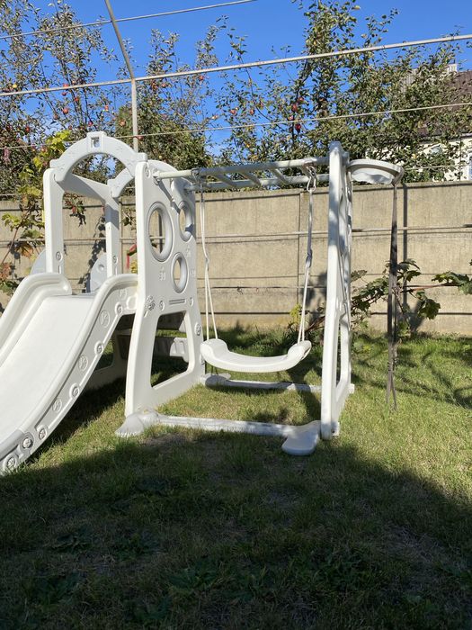 Дитячий майданчик , гірка
