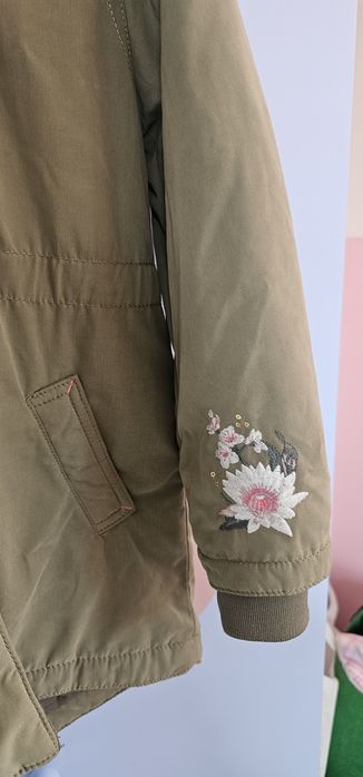 Parka z pięknymi haftami od H&M