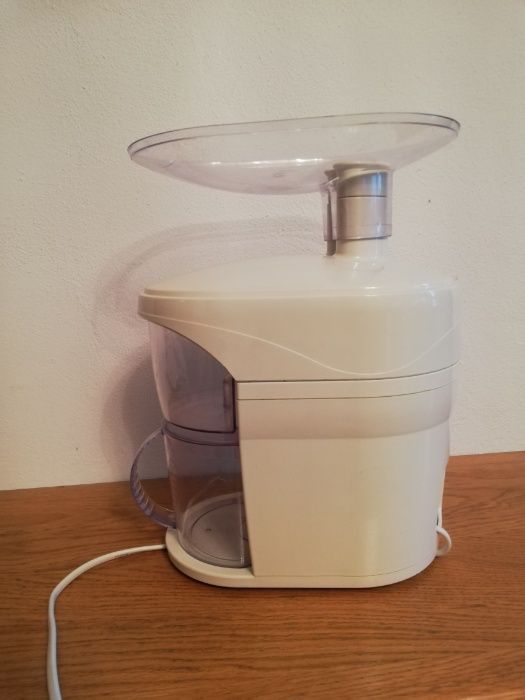 sokowirówka Kenwood JE 550 biała