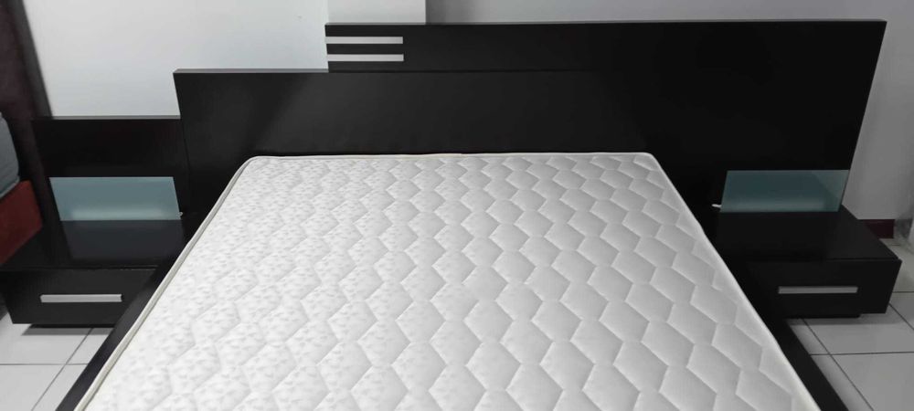 Cama de casal maciça cor wengue