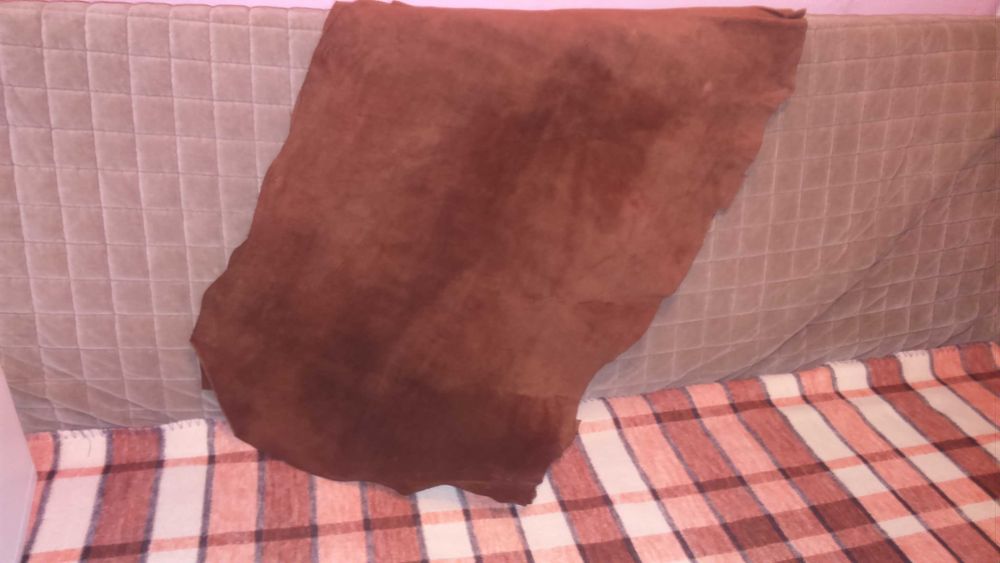 Skóry naturalne wyprawione w kolorze brązowym 70 x 100 cm 4 szt.