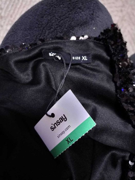 Блуза с паетками с одним рукавом с биркой