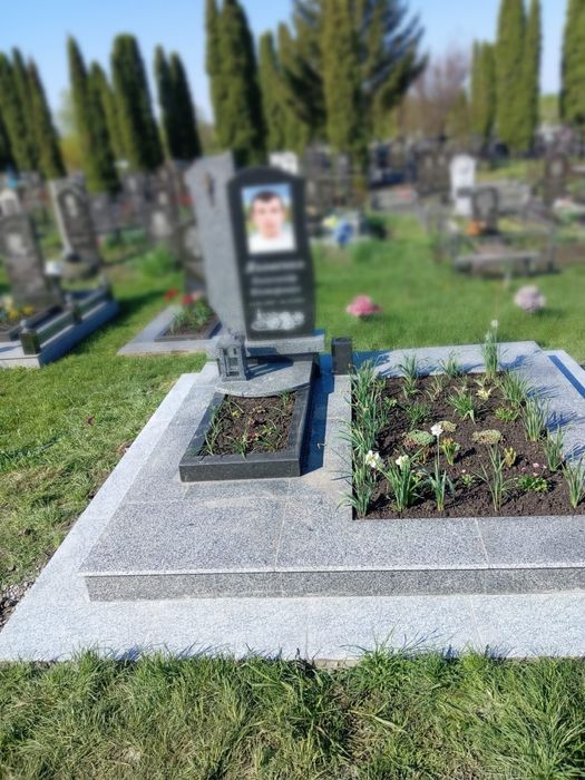 Виготовлення та встановлення памʼятників