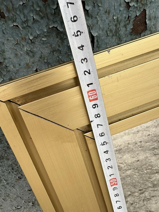 Дзеркало в рамці 55 на 63 см
