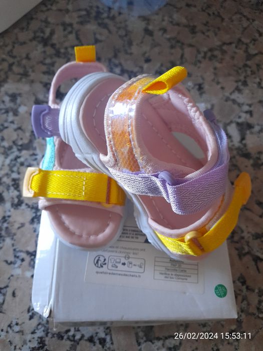 Sandalias criança NOVAS