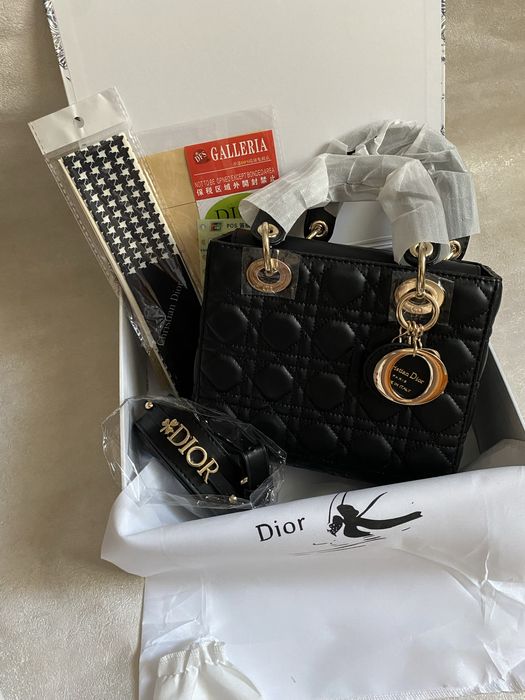 Сумочка в стилі Dior