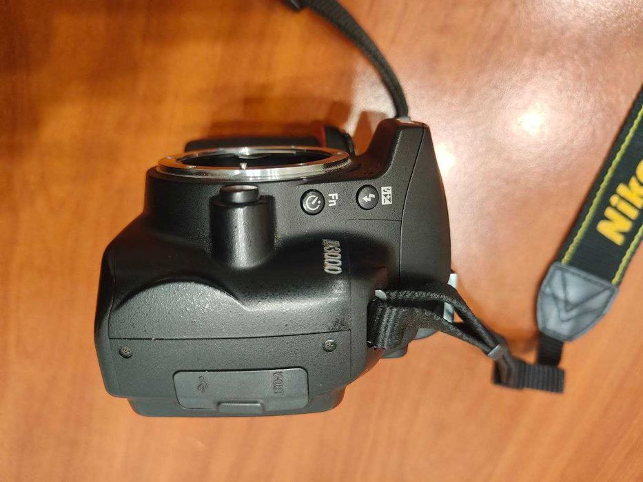 Nikon D3000 фотокамера