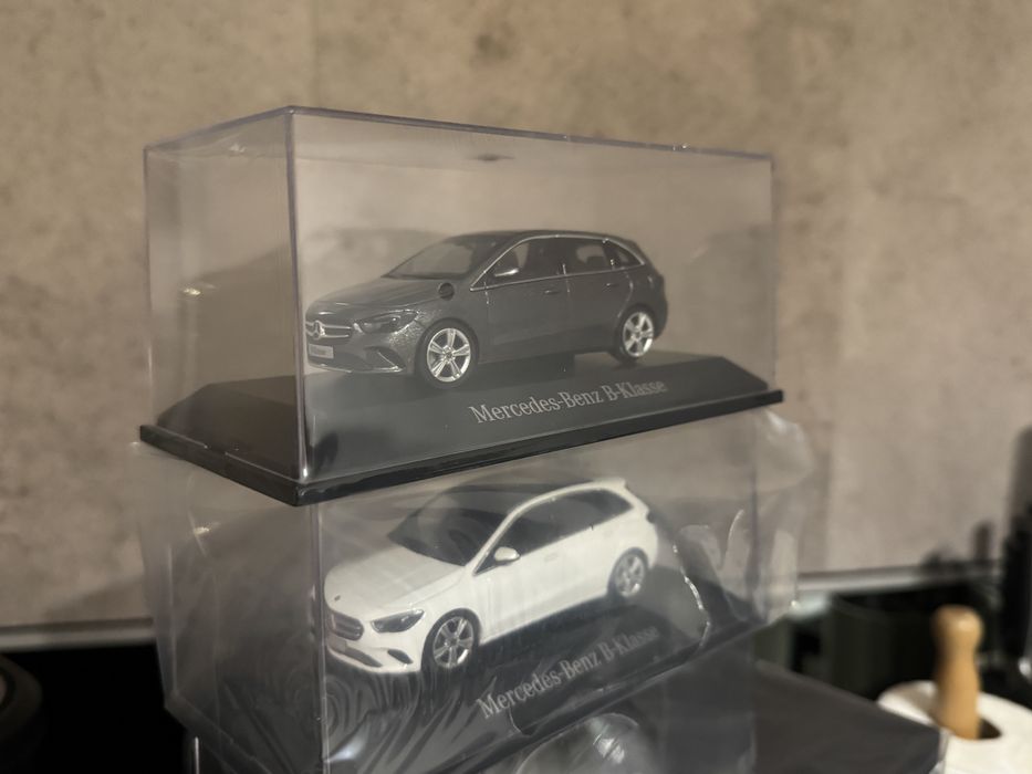 Mercedes B-Class B klasa W247 szary bialy 1:43 Herpa