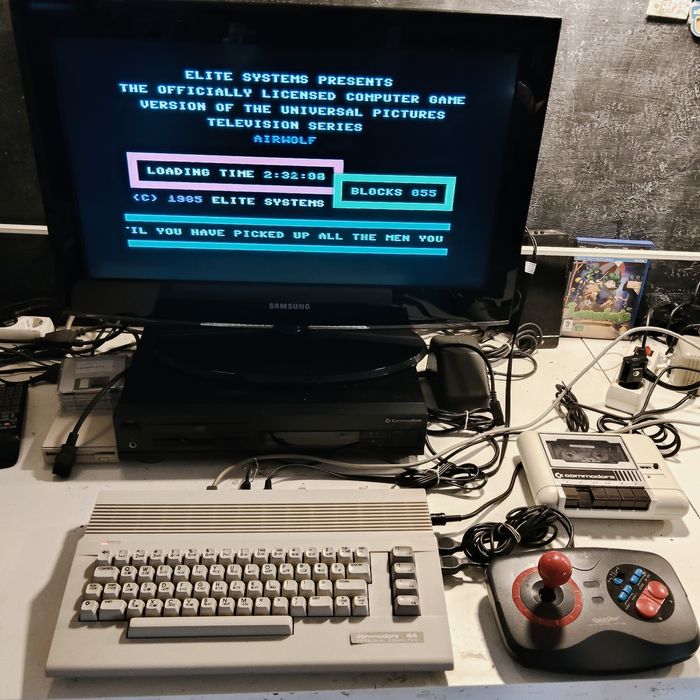 Commodore C64C em bom estado