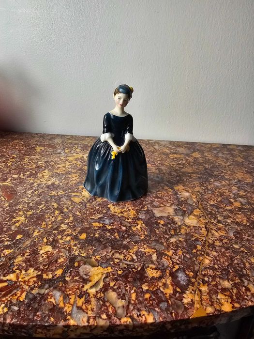 Piękna angielska Figurka porcelana Royal Doulton "CHERIE" HN 2341 15cm