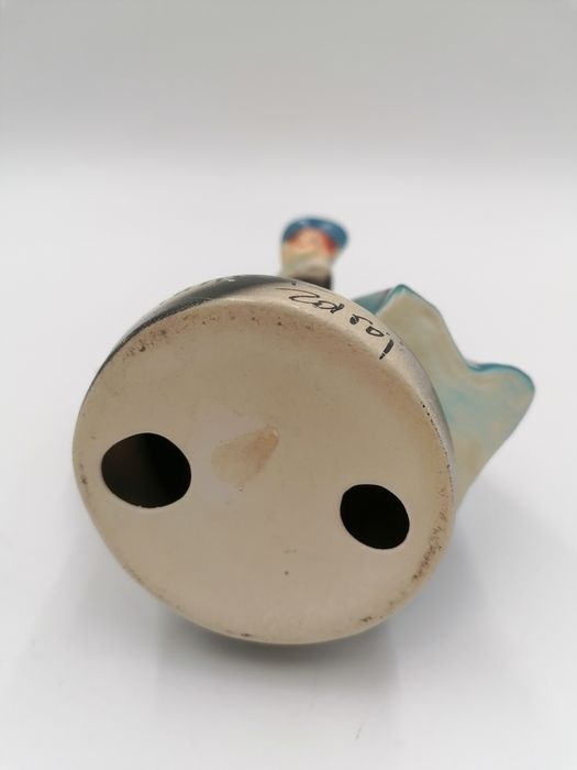 Stara ceramiczna ręcznie malowana figurka damy