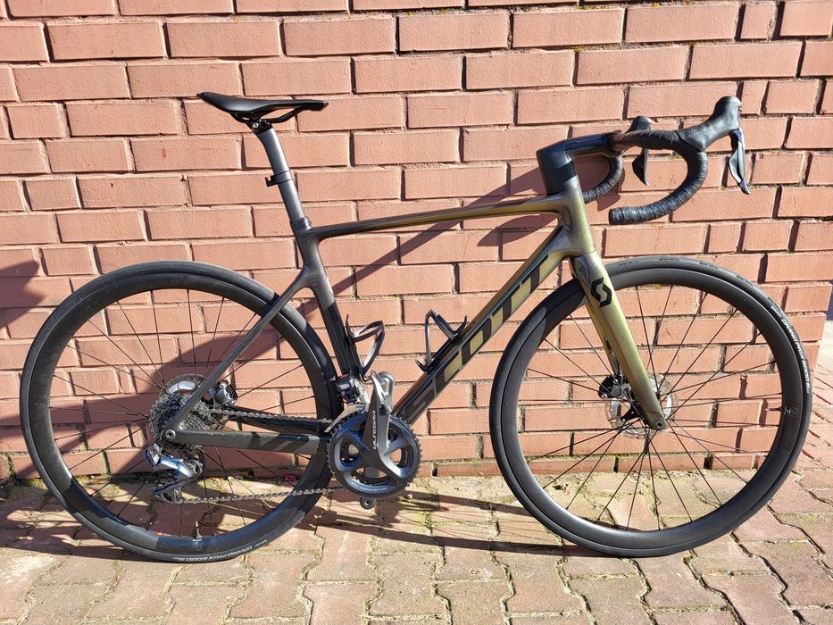Scott Addict RC 15 Ultegra Di2 M
rozmiar M.
Pełna grupa Ultegra Di2.