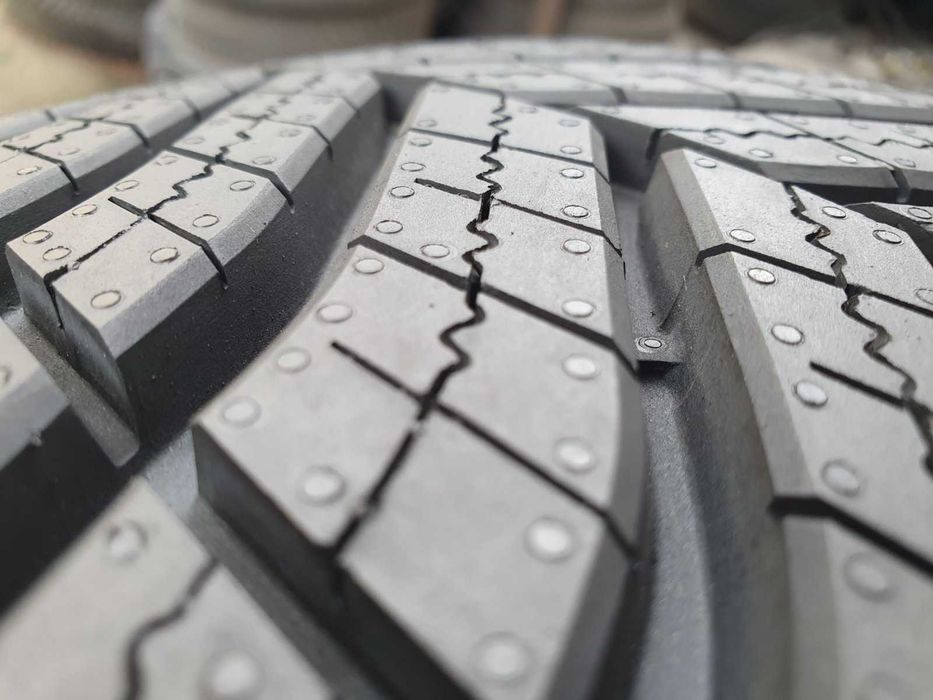 2x Goodyear Vector 4Seasons Cargo  215/65r16C  Nowe
