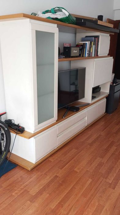 Estante e Móvel de TV com Bar Integrado Preço Negociável!