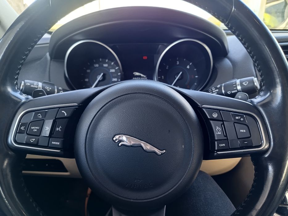 Jaguar XE - ano de 2016