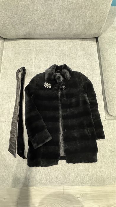 Продам натуральну шубу мутон з норковим коміром