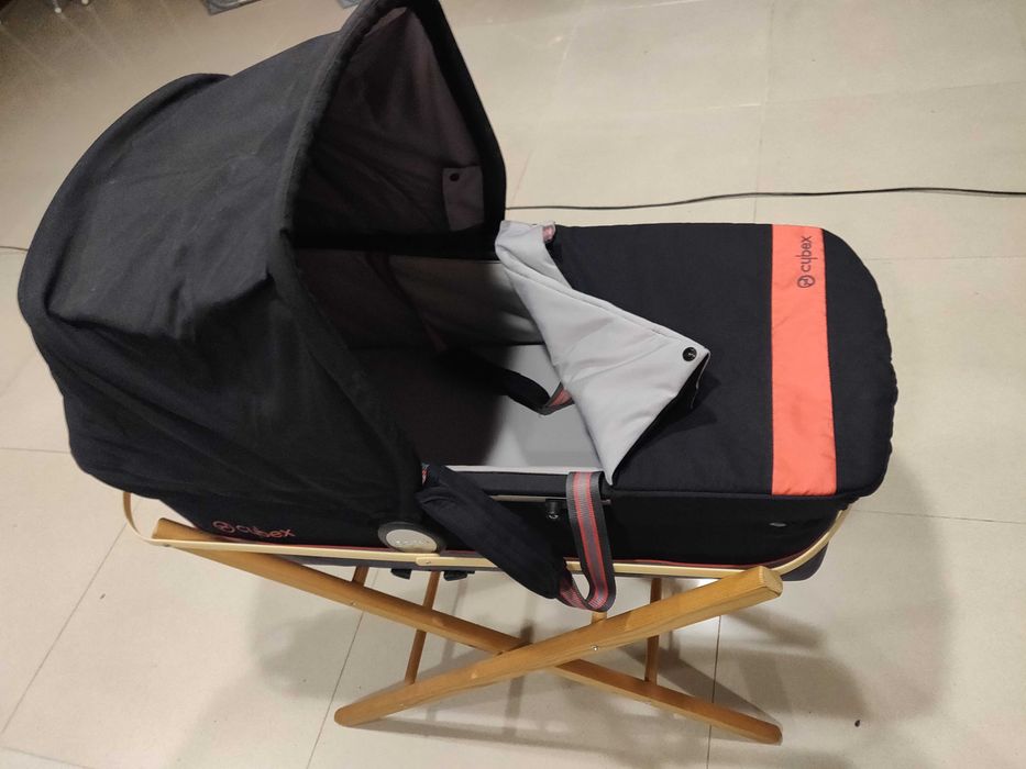 Berço/alcofa com suporte da Cybex
